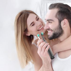 2x električna zobna krtačka + nastavki in etuiji