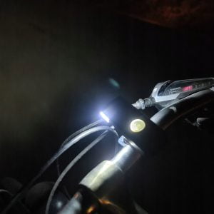 Set USB akumulatorske kolesarske svetilke + zadnja luč