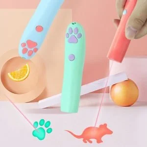 Projecteur laser pour jeux de chat ACTION 15 Chat poursuivant un faisceau laser rouge