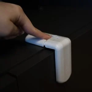 4 self-adhesive locks to protect drawers and cabinets