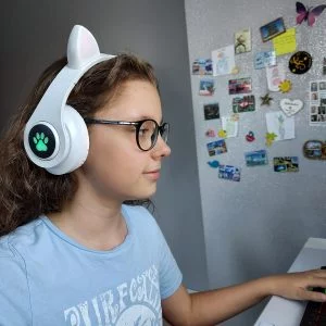 Bijele LED bežične slušalice s mačjim ušima + mikrofon 21 Bijele LED bežične slušalice s mačjim ušima + mikrofon