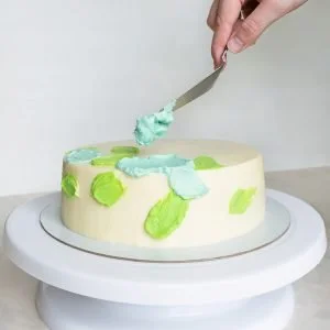 Rotirajući tanjur za torte + 3 lopatice za ukrašavanje 28 cm 36 Rotirajući tanjur za tortu + 3 lopatice za ukrašavanje 28cm