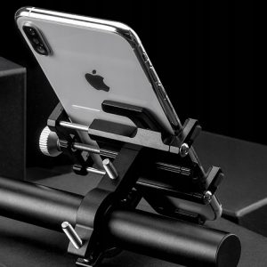 Univerzalno silikonsko držalo za telefon nameščeno na krmilu kolesa