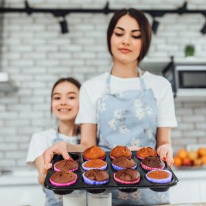 Teflonski pekač + 12 silikonskih modelčkov za peko mafinov