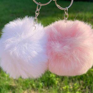 Obesek za ključe s krznenim cofom 8cm