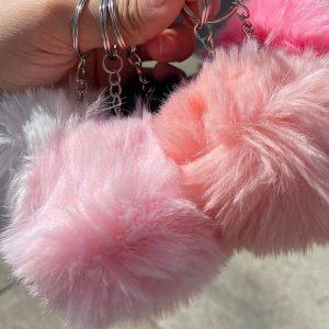 Obesek za ključe s krznenim cofom 8cm