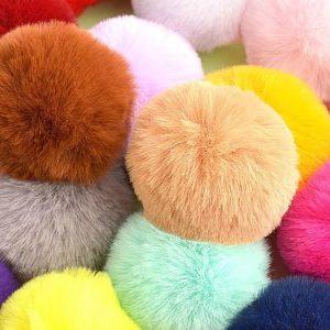 Obesek za ključe s krznenim cofom 8cm