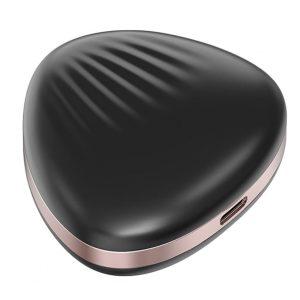 Črne brezžične slušalke in power bank z LCD zaslonom