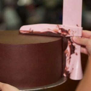 Slaščičarski nastavljiv pripomoček za glajenje torte - strgalo za dekoracijo 23 Nastavljiv slaščičarski strgalo za glajenje in dekoracijo torte