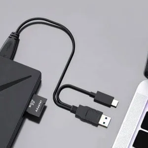Alternativni prikaz 4-u-1 prijenosnog vanjskog pogona, CD i DVD snimača, USB 3.0 SD čitača