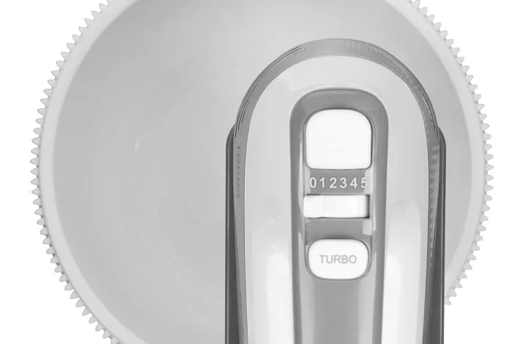500W tyčový mixér s otočnou nádobou 3,4L 9 { "alt_text": "Ruční mixér 500 W s otočnou mísou 3,4 litru" }