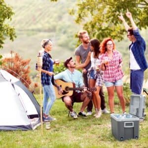 Prenosni turistični hladilnik 35L s funkcijo gretja 12-220V siv na kolesih