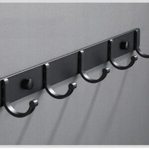 Črni stenski obešalnik 38cm za obešanje oblačil 5x kljuke