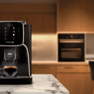 1450W touch LCD avtomatski kavni aparat z mlinčkom in penilcem AROMA 750 AKCIJA 20 {