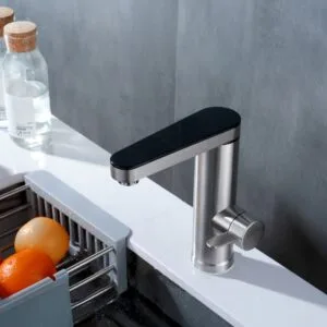Inox LCD touch protočni električni bojler 3500W 18 Električni protočni bojler od nehrđajućeg čelika s LCD zaslonom 3500 W