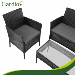 4 delna vrtna sedežna garnitura ratan z blazinami črna + steklena miza