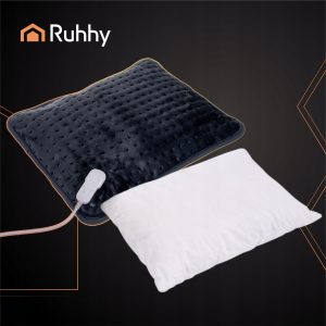 50W pralni grelni vzglavnik 60x38cm siv 17 Siv grelni vzglavnik na postelji s priključenim napajalnim kablom
