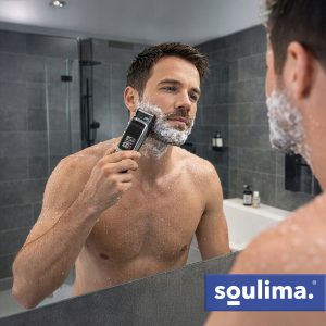 Večnamenski strižnik in brivnik z LCD zaslonom ter priloženimi nastavki